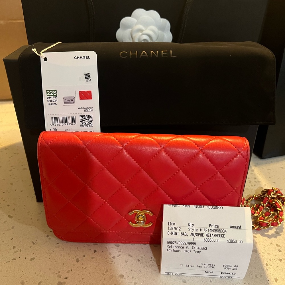 Chanel wallet on chain